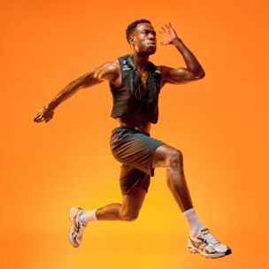 HLTHY Owen Running Hydration Vest action